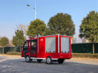 Camion de pompiers électrique à double rangée de 5 places, réservoir d'eau de 1T, canon à eau haute pression, outils de lutte contre l'incendie personnalisables, etc.