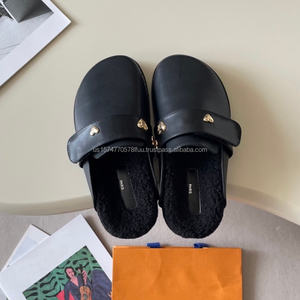 Mocasines de Hombre de Marca al por Mayor, de Cuero Charol Negro, Estilo de Diseñador de Lujo, Pantuflas Casuales de Felpa Suave de Alta Calidad para Mujer - Product Image 3