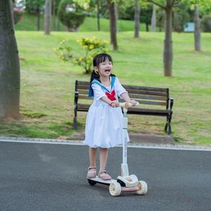 Usine Vente Chaude 3 Roues En Plein Air Kick Scoote rbalance vélo électrique avec Clignotant Lumières Enfants Enfants Scooter enfants balance bike - Product Image 6