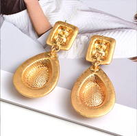 Nouveau Style Fine Strass Or Métal Dangle Boucles D'oreilles Mode Tendance Pendentif Accessoires pour Femmes