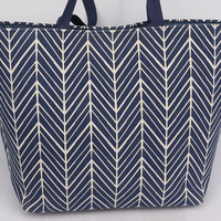 Ensemble de pique-nique d'extérieur 3 pièces : Sac fourre-tout Chevron avec base imperméable, coussin rayé et tapis enroulable – Sac de plage en polyester durable