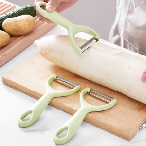 Pelador multifunción de acero inoxidable de Yiwu para frutas y verduras con mango de plástico, solo lavar a mano. - Product Image 2