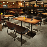 Ensemble table et chaises de salle à manger commerciale au design moderne pour restaurant hôtel avec style panneau en bois