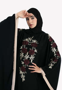 Robe maxi musulmane de luxe LEDUO, abaya personnalisée avec broderies exquises et manches amples pour femmes. - Product Image 2