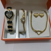 Montre à quartz pour femme avec un élégant design en forme de cœur, bracelet en strass, montre en acier inoxydable pour femmes et ensemble de bijoux
