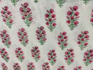 Kimono ligero de algodón con estampado floral, diseñado para ropa de noche femenina y comodidad tranquila en el hogar. - Product Image 5