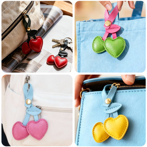 Bolso de piel sintética al por mayor de gran venta con colgante de cereza, accesorios creativos de cerezas para mujer, decoración de bolso con dijes bonitos. - Product Image 4