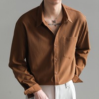 Camisa de hombre de manga larga estilo coreano, moderna y elegante, de corte holgado, color liso, sin arrugas, con cuentas, para otoño.