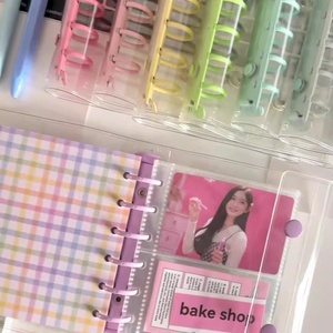 Phong Cách Mới Hàn Quốc Trong Suốt PVC Vỏ Mềm A7 Chất Kết Dính Hình Ảnh Chủ Thẻ Nhiều Màu <span class=keywords><strong>3</strong></span> Vòng A7 Ngân Sách Chất Kết Dính Với Chèn Túi - Product Image 3