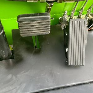 Montacargas Eléctrico de 1 Tonelada con Neumáticos Pequeños para Operaciones en Pasillos Estrechos en Almacenes, para Interiores, Exteriores y Terrenos Difíciles - Product Image 3