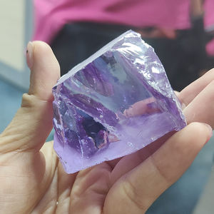 Piedra sintética de circonia cúbica sin cortar, material en bruto color lavanda, circonia cúbica rugosa para la fabricación de gemas sueltas. - Product Image 3