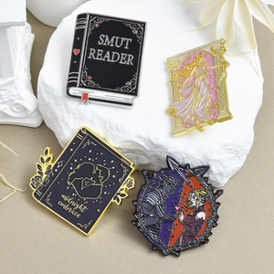 Épingles de revers personnalisées en métal émaillé, design gratuit, sur le thème de la fantasy, de la <span class=keywords><strong>romance</strong></span>, des déesses, des archers et des guerriers - Product Image 1