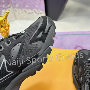 2025รองเท้าผ้าใบผู้ชายสไตล์การเดินขนาดใหญ่อย่างหรูหราจากนักออกแบบรองเท้าลำลองแนวสปอร์ตย้อนยุคมีซับในเป็นตาข่าย - Product Image 2