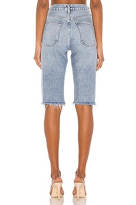 Taille haute bermuda femme courte en denim de mode design avec ourlet effiloché - Product Image 3