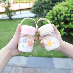 ขวดน้ำแก้วพกพาแบบคลาสสิกไล่สี ปลอดสาร BPA พร้อมฝาปิด ดีไซน์ทันสมัยสำหรับผู้ใหญ่ เหมาะสำหรับการเดินป่าและกิจกรรมกลางแจ้ง - Product Image 1