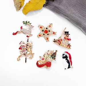 Broche de Noël tendance en cristal, motif arbre de Noël, élégante et polyvalente, accessoire de mode en forme de chat, vente en gros - Product Image 4