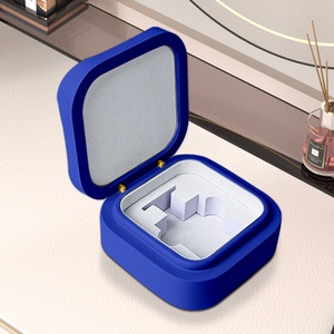 Venta directa de fábrica Caja de perfume de madera hecha a mano Forro de terciopelo Acabado mate Logotipo personalizado Almacenamiento de perfume individual Regalo de joyería para mujer - Product Image 3