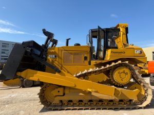 รถดันดิน CAT D8R มือสองสภาพดี พร้อมอุปกรณ์ริปเปอร์ สำหรับงานเคลื่อนย้ายดินในเหมืองหิน - Product Image 1