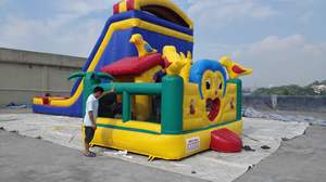 Attrezzature per l'intrattenimento all'aperto con modelli gonfiabili di anatra di Donald è in vendita per i bambini - Product Image 3