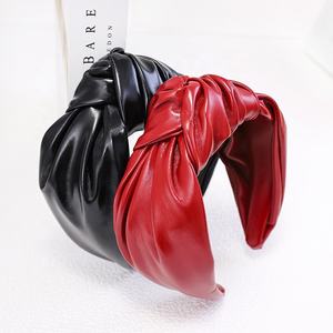 عصابة رأس أنيقة عريضة من DREAM FASHION بتصميم معقود رائجة البيع مصنوعة من الجلد الصناعي للحفلات وإكسسوارات شعر الفتيات - Product Image 3