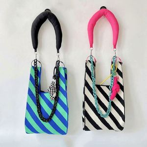 Sac fourre-tout décontracté en tricot coloré à rayures, sac à main en sergé tendance pour femme - Product Image 3