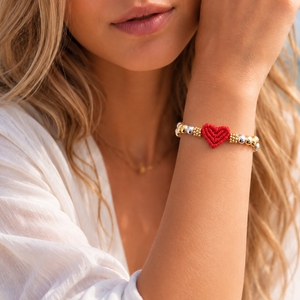 Braccialetto Regolabile <span class=keywords><strong>con</strong></span> Cuore Intrecciato in Filo di Nylon <span class=keywords><strong>e</strong></span> <span class=keywords><strong>Perline</strong></span>, <span class=keywords><strong>con</strong></span> Accenti Placcati Oro <span class=keywords><strong>e</strong></span> Argento, Gioiello Regalo di Tendenza - Product Image 1