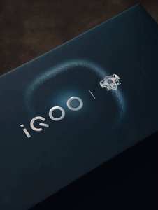 Teléfono Inteligente IQOO 15 Ultra de 6.85'' con Pantalla AMOLED 2K LTPO de 144Hz, Procesador Snapdragon 8 Gen 5, Batería de 7400mAh, Carga Rápida de 100W, Resistencia al Agua IP69, Ideal para Juegos - Product Image 4