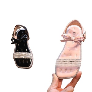 Filles <span class=keywords><strong>sandales</strong></span> d'été 2025 nouvelle mode adolescent plage tenue décontracté princesse enfants semelle souple chaussures pour petite fille - Product Image 2