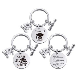 Porte-clés de diplômé de <span class=keywords><strong>la</strong></span> promotion 2026 en acier inoxydable – Cadeau amusant et inspirant pour elle/lui, idéal pour les professeurs - Product Image 1