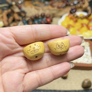 จี้ไม้จันทน์รูปแท่งวาดลายด้วยมือ ของขวัญงานฝีมือไม้สำหรับตกแต่งบ้านและสำนักงาน - Product Image 4