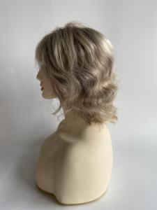 100% cru cabelo humano seda top trama costas nós invisíveis couro cabeludo natural peruca curta luz loiro destaque cores prontas para enviar - Product Image 5