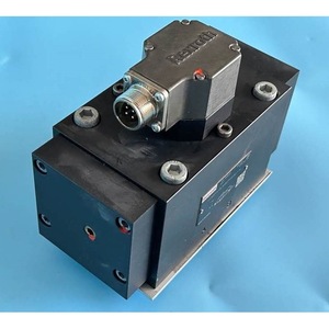 วาล์วควบคุมทิศทางเซอร์โว Rexroth รุ่น 4WS2EM16-2X/200B12T315K8CV-114 แรงดัน 315 บาร์ อัตราการไหล 160 ลิตร/นาที ช่องต่อ 1 ช่อง - Product Image 4