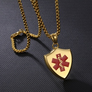 Pendentif Bouclier en Acier Inoxydable Gravé Poli Miroir pour Homme, Collier Personnalisé avec Logo en Argent et Or - Product Image 5