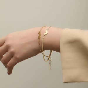 Pulsera de Moda en Forma de Corazón Chapada en Oro de 18K para Mujer, Hecha de Acero Inoxidable 304, Diseño Innovador de Feng para Citas - Product Image 2
