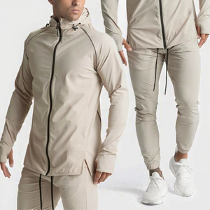 Dropshipping sur mesure : Ensemble de survêtement de jogging 2 pièces pour homme en polyester respirant, à capuche, avec poche zippée réfléchissante, marque privée - Product Image 2