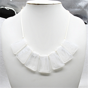 Commercio estero stile europeo americano resina bianco caramella semplice quadrato grande ghiaccio chiaro collana pendente per le donne - Product Image 2