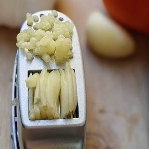 Prensa y Trituradora de Ajo de Aluminio Ecológica al por Mayor, Diseño Desmontable, Fácil Limpieza, Mango Ergonómico, Herramienta Fina para Picar, China - Product Image 5