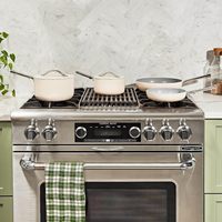 Ensemble de 8 casseroles en émail blanc avec poignées dorées, en aluminium, écologiques, saines, avec couvercles en verre, fabrication OEM disponible