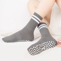 Chaussettes de yoga antidérapantes, chaussettes avec grip en silicone sur toute la surface, chaussettes antidérapantes en coton doux pour l'entraînement à domicile, la danse et la remise en forme