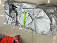 Funda Universal para Auto LC - Material Dacron de 2 Milésimas de Grosor, Protección UV del 90% e IR del 70%, Dos Anillas Metálicas Ajustables para Autos/SUVs/Camionetas
