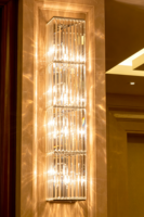 Applique murale de luxe moderne en cristal K9, luminaire mural vertical long pour couloir d'hôtel, villa, escalier