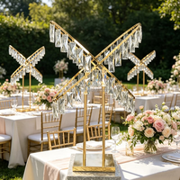 Support de fleurs en cristal avec perles acryliques suspendues, centre de table moderne en métal doré pour mariage et décoration de table de fête, vente en gros