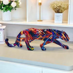 งานประติมากรรมเรซิ่นอีพ็อกซี่รูปเสือดาวเดินแบบเรขาคณิตสมัยใหม่สำหรับตกแต่งห้องนั่งเล่น ทางเข้าบ้าน ศิลปะพื้นบ้าน งานประดิษฐ์สร้างสรรค์สำหรับตกแต่งโต๊ะ - Product Image 2