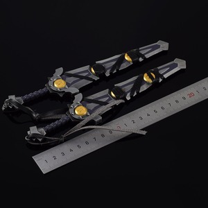 22cm 255g Mini giocattoli in lega <span class=keywords><strong>di</strong></span> zinco arma in metallo decorazione Warcraft spada a due mani l'ultima battaglia - Product Image 3