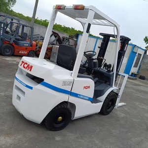 Chariot élévateur d'occasion d'origine japonaise TCM FD25 2.5T Diesel avec moteur Isuzu, déplaceur latéral hydraulique, pneus pleins, mât à deux étages, poste de conduite assis - Product Image 5