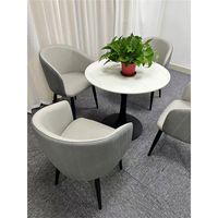 Ensemble de tables de conférence en pierre de style nordique moderne et minimaliste, idéal pour les bureaux de vente, les salons d'affaires et les tables à thé.