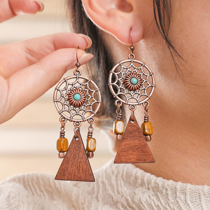 Boucles d'oreilles pendantes bohèmes en alliage plaqué bronze antique pour femme, motif plume, idéales pour les soirées - Product Image 3