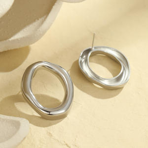 Pendientes de mujer chapados en oro de 18 quilates al por mayor pendientes circulares irregulares ahuecados exagerados de acero inoxidable - Product Image 6