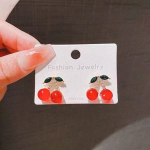 ต่างหูมุกเชอร์รี่ประดับหินตาแมว ดีไซน์น่ารักหวานๆ ชุบทอง 14K ทำจากโลหะผสมสังกะสี เหมาะสำหรับงานปาร์ตี้ ทันสมัย - Product Image 4