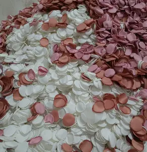 새로운 디자인 소프트 터치 폴리 에스터 손 던지기 침대 흩어져있는 꽃 꽃잎 웨딩 생일 파티 허니문 장식